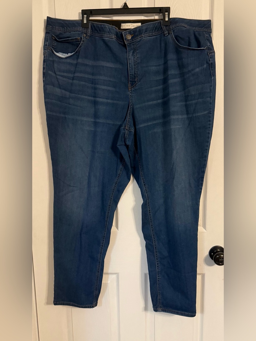 Cato Women’s Size 26 Wide Blue Jeans Tapered Leg